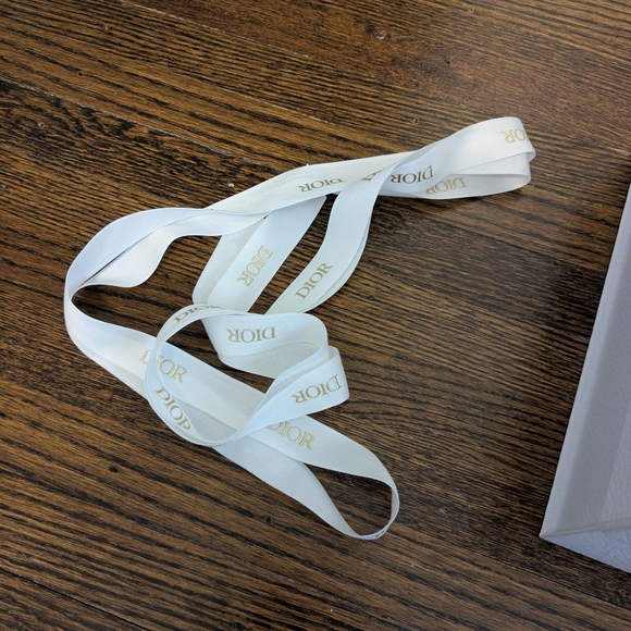 White Dior Gift Box with tissue, ribbon and envelope - Picture 5 of 9